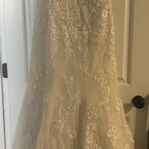 Elegant Lace Wedding Dress
